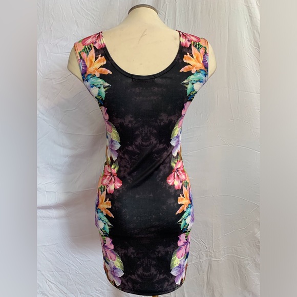 Super flattering sheath dress - Picture 2 of 5